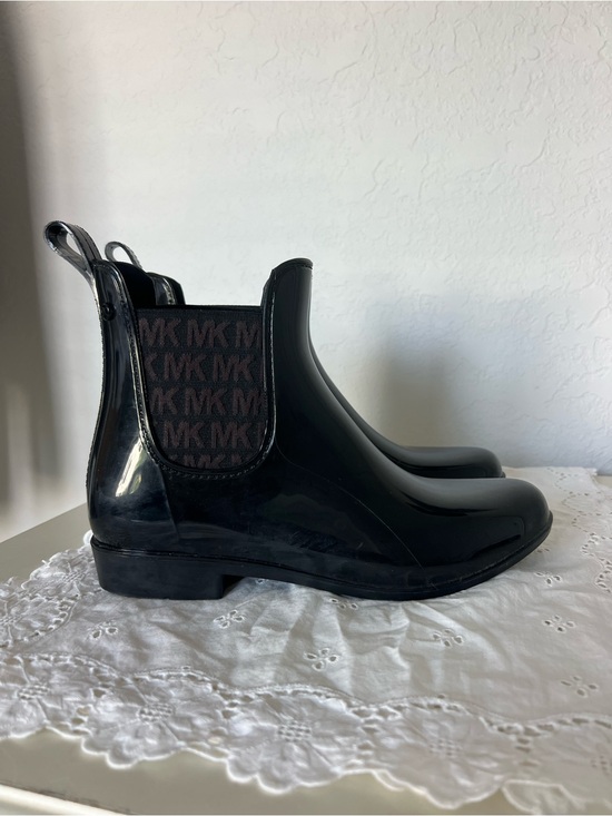 MICHAEL Michael Kors Shoes - MICHAEL Michael Kors Black PVC Chelsea Ankle Rain Boots Water Resistant 9M